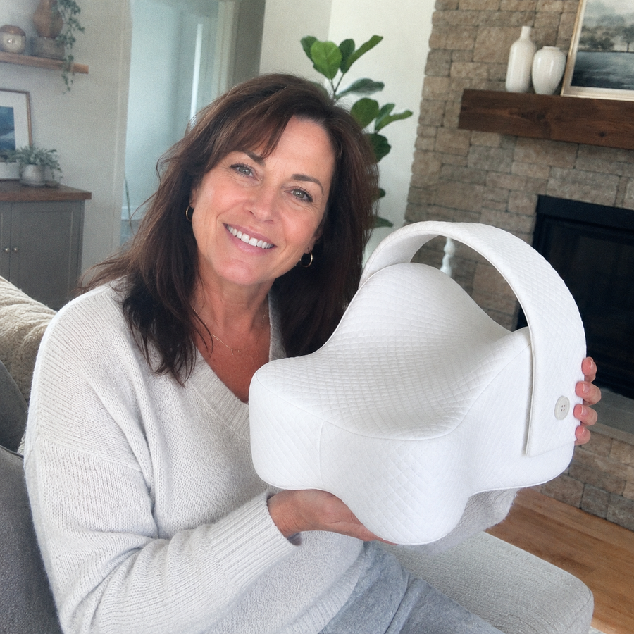 Verified customer with the Aline knee pillow