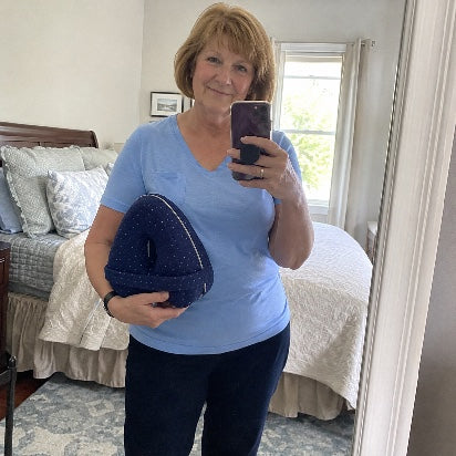 Customer with the Aline knee pillow